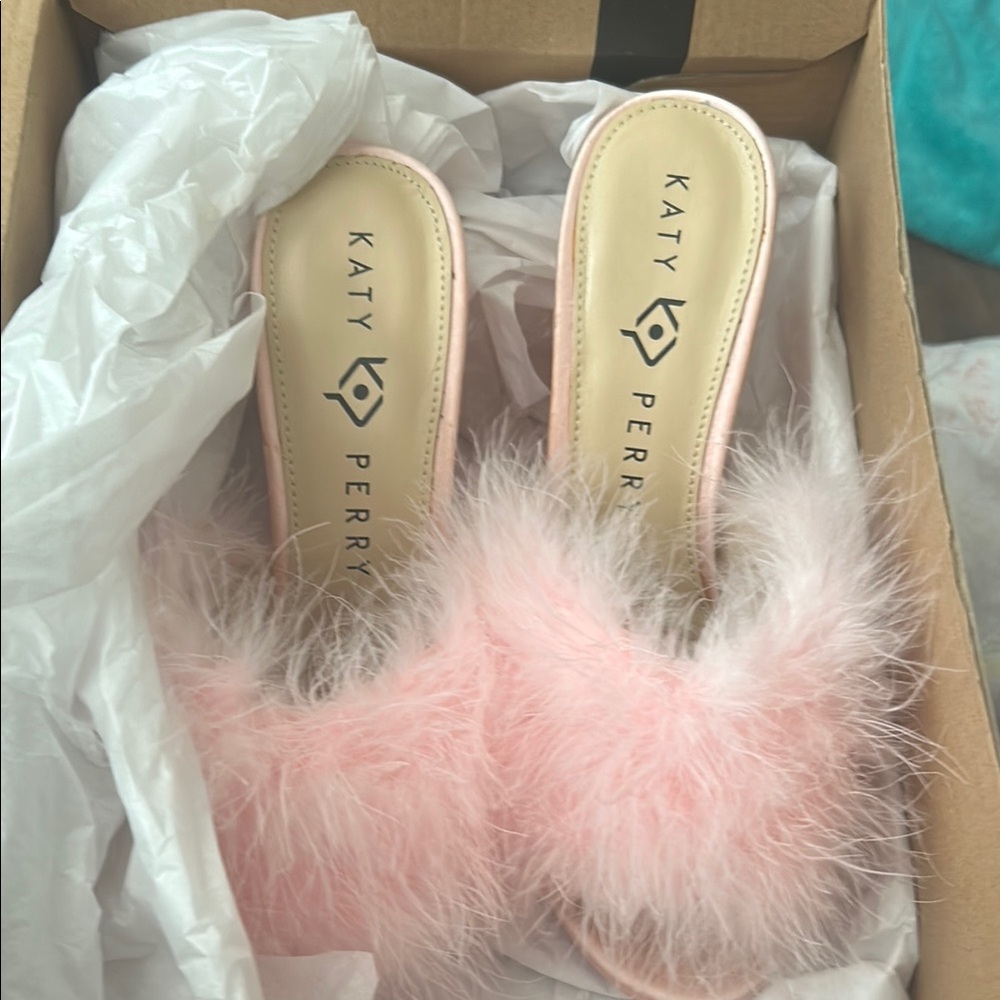 Katy Perry Pink Feathered Slides